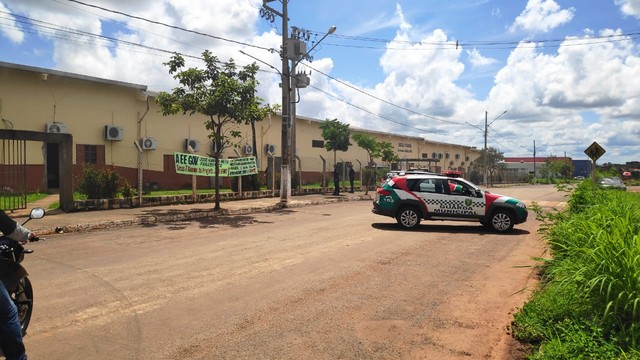 Escola pega fogo em MT e suspeita é de curto-circuito em fiação elétrica