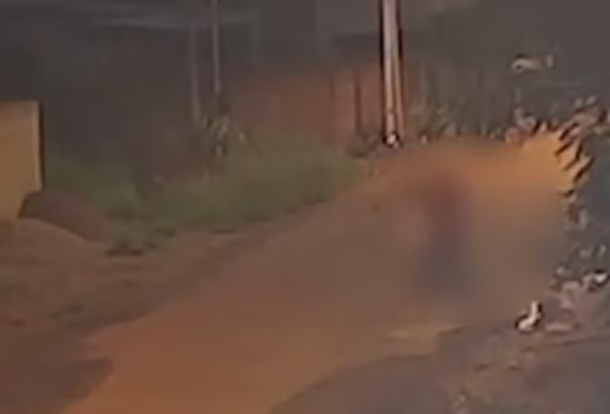 Câmera registra vítima de estupro sendo arrastada por homem para área de construção abandonada em MT