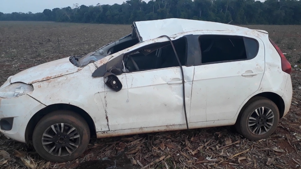 Sinop: Homem perde o controle de carro na BR 163 e capota