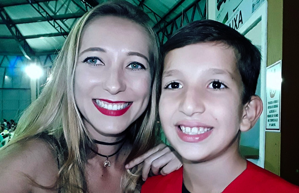 Mulher e filho morrem no capotamento de caminhonete no Nortão