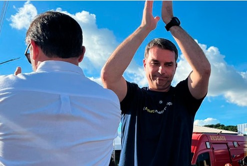 Flávio Bolsonaro defende em Sinop construção da Ferrogrão até o Pará