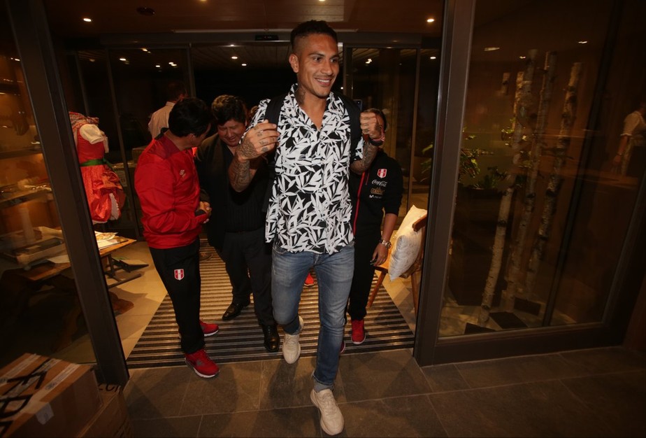 Liberado para jogar a Copa, Guerrero se junta à seleção peruana na Áustria