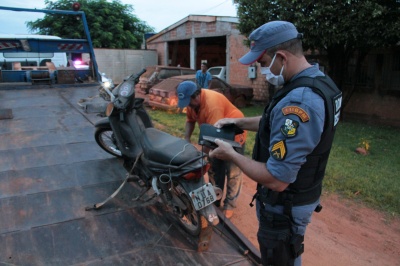 Motocicleta furtada é recuperada pela PM após denúncia 