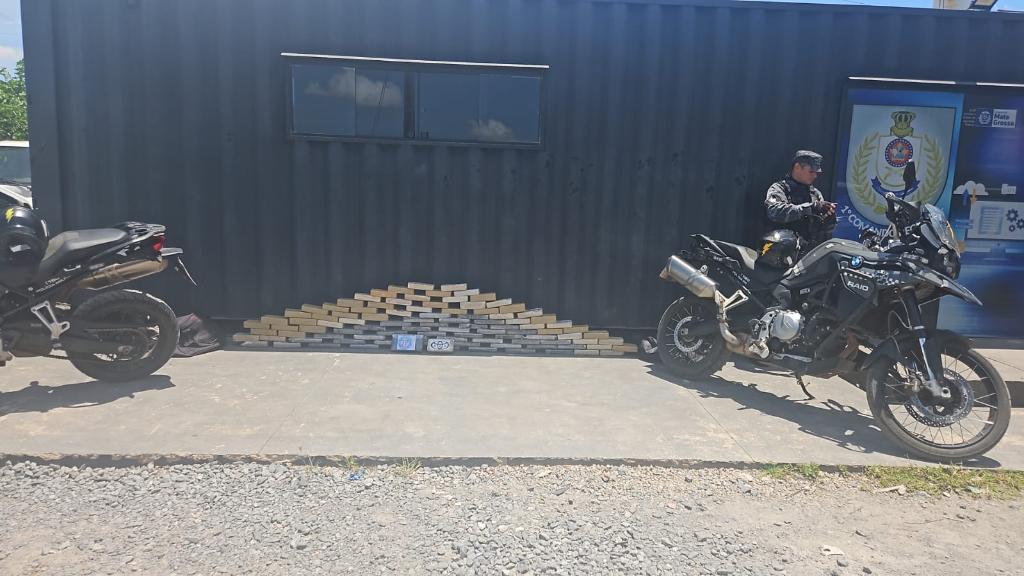 Companhia Raio e PRF apreendem 103 quilos de drogas e causam prejuízo de R$ 2,2 milhões às facções 