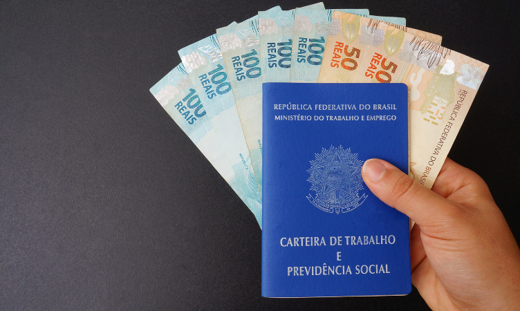 Bolsonaro define medida provisória com salário mínimo de R$ 1.302 a partir de janeiro