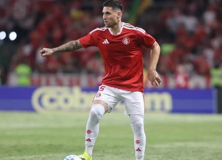 Internacional vira sobre o Athletic e abre vantagem na Copa do Brasil