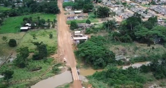 Córrego transborda e atinge 40 casas no interior de MT; prefeito descarta emergência 