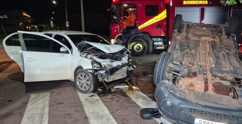 Veículo capota após colisão e vítima fica presa às ferragens em Sinop-MT