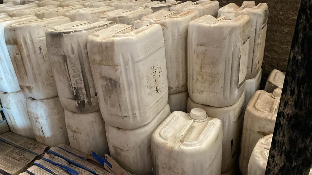 Polícia Civil localiza comércio ilegal e apreende 99 galões de agrotóxicos em Matupá-MT
