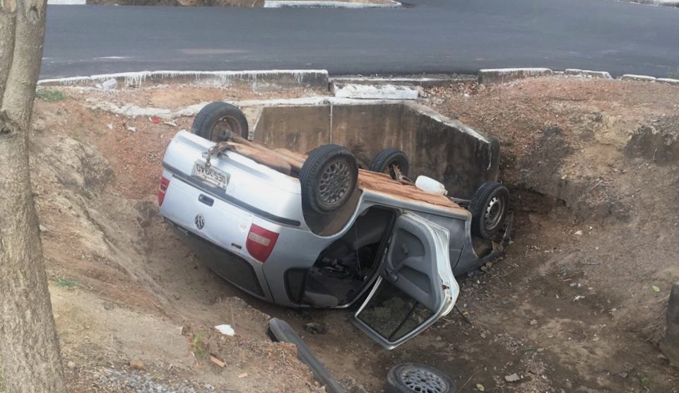 Sinop: mais um carro cai em vala de escoamento de água