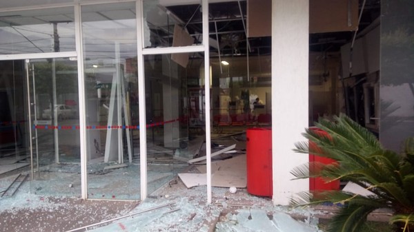 Ladrões suspeitos de explodir caixas eletrônicos de agência bancária são presos em operação em Cuiabá-MT