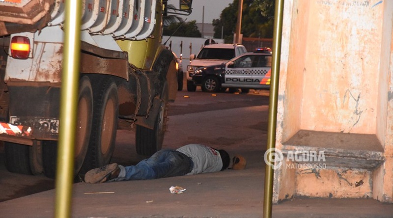 Motorista de caminhão é morto a tiros na porta de casa em MT e polícia investiga crime